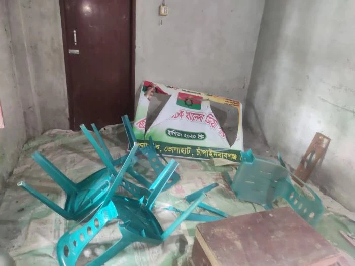 চাঁপাইনবাবগঞ্জে বিএনপির কার্যালয় ভাঙচুর